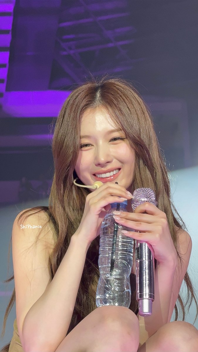 ShiPhanie's tweet image. 251011 TWICE 6TH WORLD TOUR ‘THIS IS FOR’ in Singapore Day 1
Sana🥺🥺🥺
#TWICE #트와이스 #사나 #SANA #サナ #THISISFOR
#TWICE_THISISFOR_WORLD_TOUR