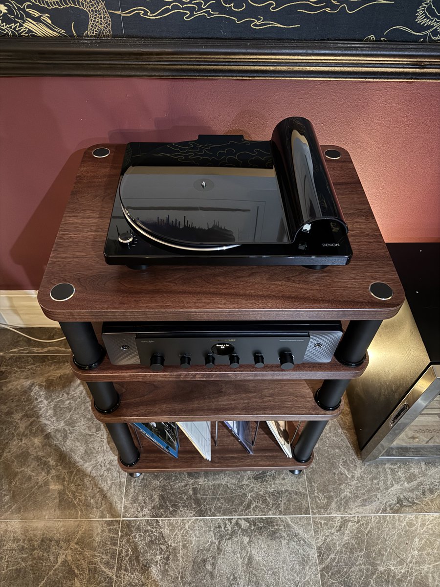 Justin53080250's tweet photo. Elevating the listening experience with premium Marantz audio and iconic Bowers &amp; Wilkins speakers, all beautifully showcased on this sleek hi-fi cabinet. Transform your space into an audiophile's dream! 📷
#Marantz #BowersWilkins #HiFi #AudioLove" https://t.co/ibTYVGfQYi
