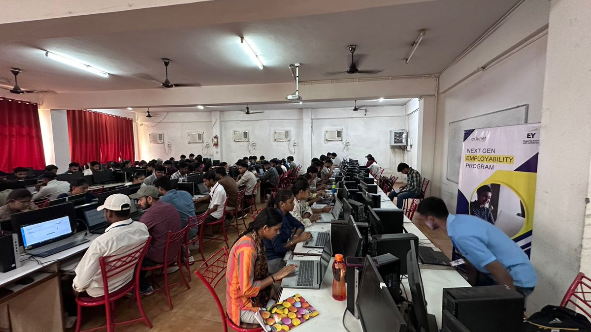 MITMeerut07's tweet image. Empowering the Future with Industry-Ready Skills!

#EY #EdunetFoundation #FullStackDevelopment #ArtificialIntelligence #IndustryReady #TrainingAndPlacement #MITMeerut #SkillDevelopment #FutureSkills #Learning #Collaboration