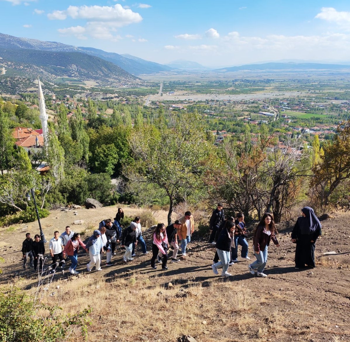 “Gelin Tanış Olalım” projesi kapsamında yurdumuza yeni gelen öğrencilerimize ilçemizin tarihi ve doğal güzelliklerini tanıttık. ✨️

📍Çivril Yurdu