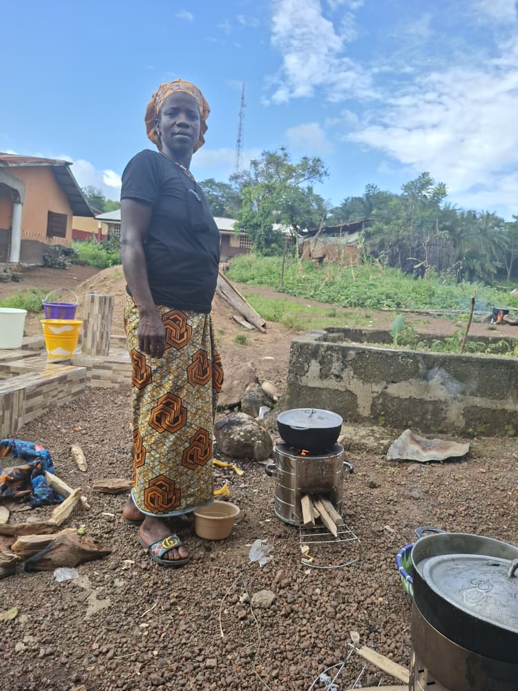 DelAguaSL's tweet photo. Hawa Kargbo, one of the #LivɛFyn beneficiaries in Koinadugu district, shared her experience using her DelAgua stove. 
"The wood I used to use for one week can now go for three weeks. This has helped me because I usually buy firewood and now I am saving money." https://t.co/lOBJVPPf8O