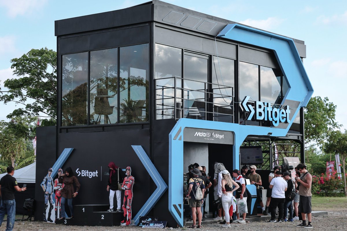 BitgetPL's tweet image. A może by tak zrobić takie budki #Bitget nad Wisłą? 🤔🤔