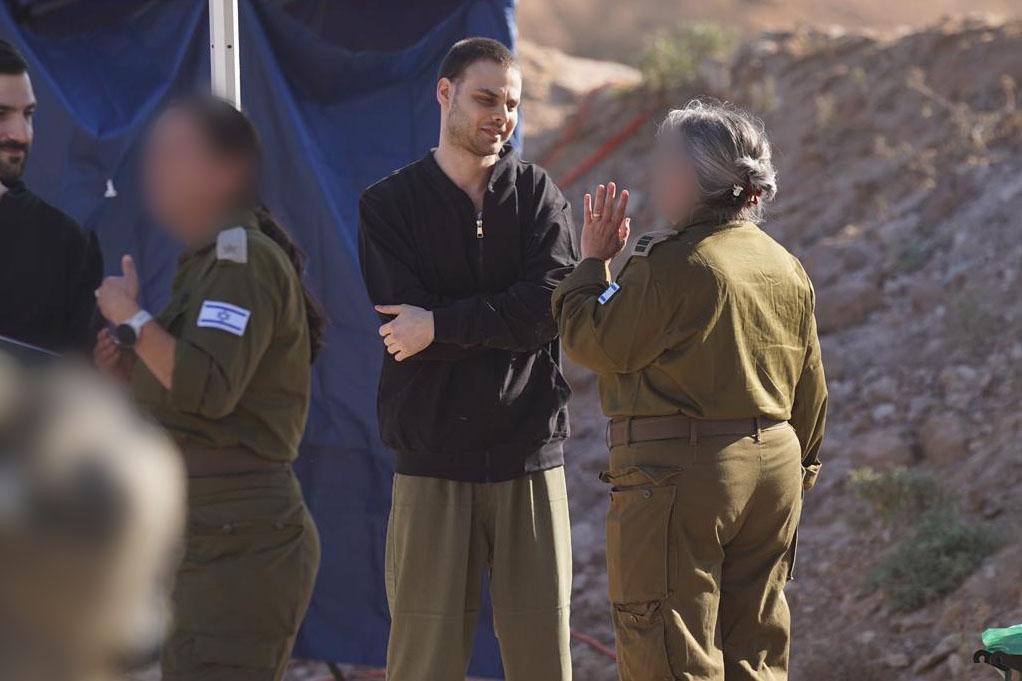 YosephHaddad's tweet photo. יששש אלון אהל עם חיילי צה"ל!!!
אחרי שאלי שרעבי, אליה כהן ואור לוי כבר שוחר��ו והוא נותר לבד במנהרות בעזה- עכשיו גם הוא חופשי!!! https://t.co/4QD0CcHrHX