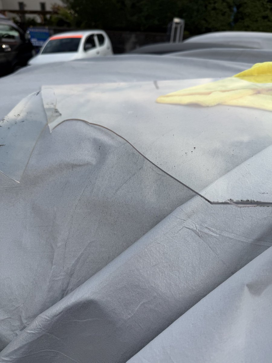 アクリルガラス作ったのに落として割るという😇

ちーん
ちーん