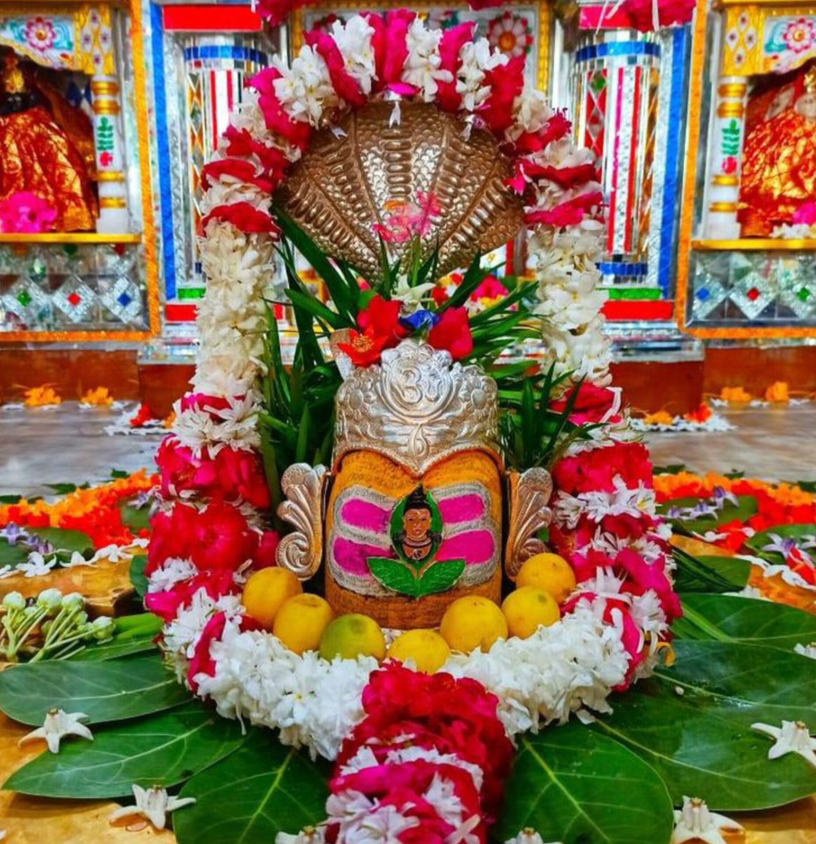 श्री महादेव भोलेनाथ का आशीर्वाद सभी पर बना रहे जय श्री महाकालेश्वर महादेव हर हर महादेव