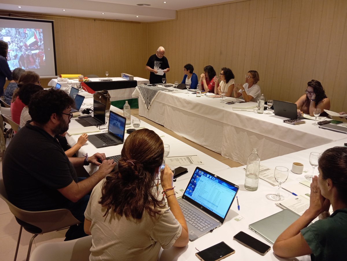 La semana pasada fue momento de encontrarnos para reflexionar y planificar nuestros próximos pasos 👣

Un encuentro entre nuestra junta directiva y el equipo técnico muy provechoso y del que han salido nuevas ideas para continuar con nuestra defensa de los #DerechosHumanos 💜