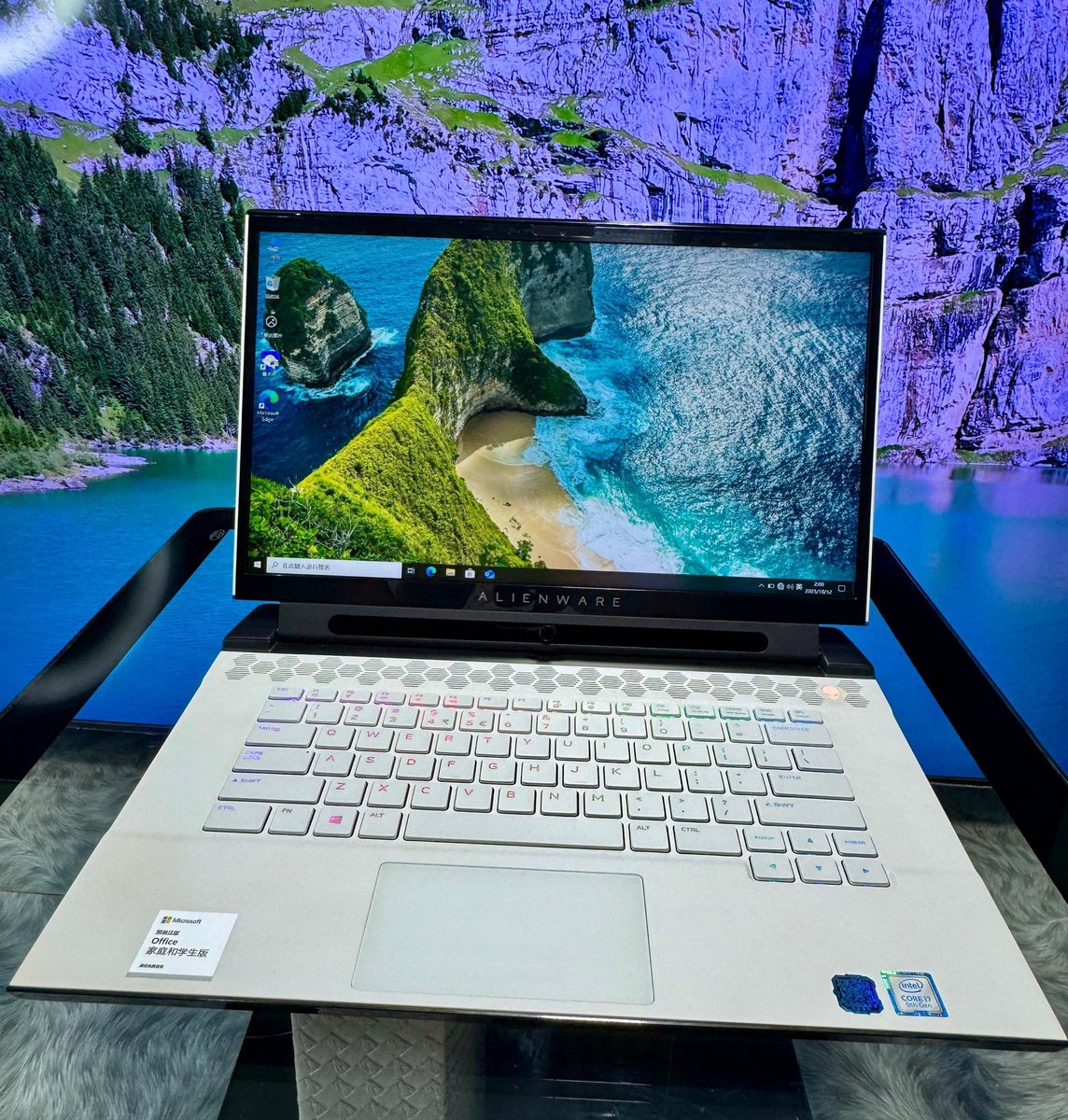 akokc_davido's tweet image. *ALIENWARE 👽 M15 R2*
🧠CPU / Processor
Intel 9th Gen Core i7-9750H, 6 cores / 12 threads, base ~2.6 GHz, Turbo up to ~4.50 GHz
🎮Graphics / GPU
Nvidia RTX 2060 GDDR6 6GB Dedicated vram
🧩Memory
DDR4 2666 MHz; typical configurations are 8 GB or 16 GB, dual-channel setup…