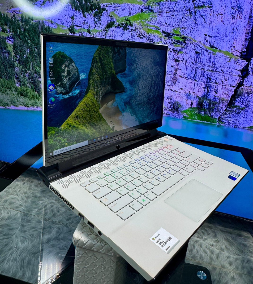 akokc_davido's tweet image. *ALIENWARE 👽 M15 R2*
🧠CPU / Processor
Intel 9th Gen Core i7-9750H, 6 cores / 12 threads, base ~2.6 GHz, Turbo up to ~4.50 GHz
🎮Graphics / GPU
Nvidia RTX 2060 GDDR6 6GB Dedicated vram
🧩Memory
DDR4 2666 MHz; typical configurations are 8 GB or 16 GB, dual-channel setup…