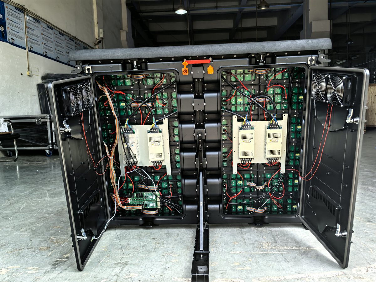 TracyHu16's tweet image. Working on P8 outdoor stadium 🏟️ led display screen, Soft mask led video wall led panels 
1280*960mm, 164pcs =201.5232sqm
#Stadiumscreen #Footballbasketball #leddisplayscreen #ledvidelwall #factory #manufacturer 
email: tracy@szscree.com 
whatsapp/ wehcat: +86 18316843344