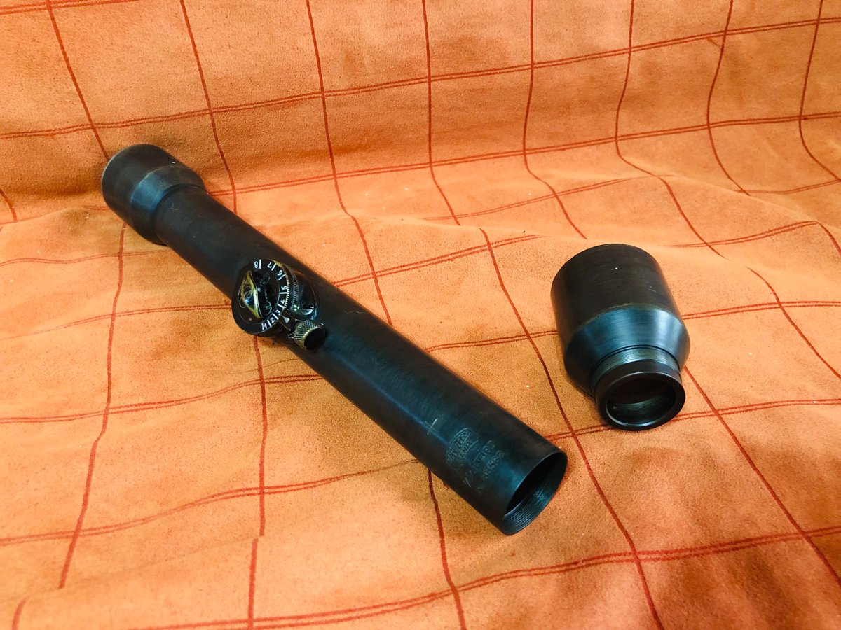 BlackburnCo1's tweet photo. 【本日の出土品】
ゲルマン民族伝統工芸品を発掘しました。
Zf39狙撃眼鏡です。
カール・ツァイスの民生品スコープzielvierを軍用に制式化したもので、倍率は4倍です。
民生品とはエレベーションの目盛りやグリスの刻印などの相違点があります。
#ゲルマン民族伝統工芸品
#Zf39
#Zielfernrohr39 https://t.co/0LTx5sBS2O