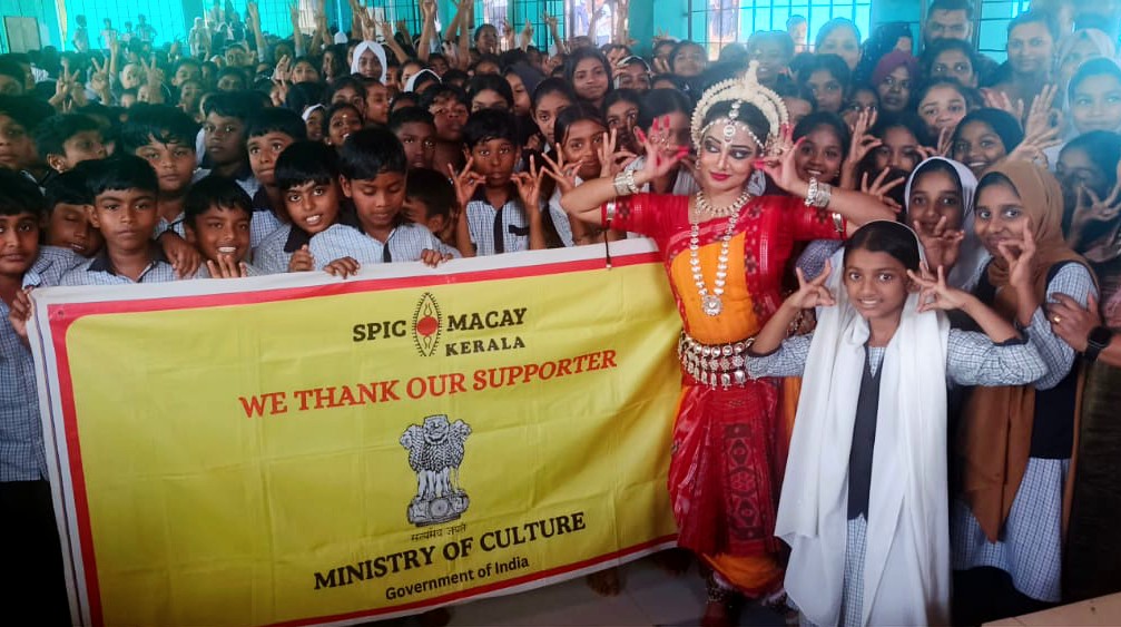 odissinrityayan's tweet photo. Some beautiful moments of Odissi Dancer Smt . Shatabdi Mallik captured from SPICMACAY KERALA Chapter at different Government Schools of Nilambur, dtd. 6th October to 10th October 2025.
.
.
.
.
.
.
.
.
.
.
#nilambur #kerala #odissidancer #odissidance 
#shatabdimallik #shatabdinrityayan #shatabdinrityayanbansdroni #odissidanceschool #highlighteveryone #odissidancers #dancerslife #workshop #spicmacaykerala #SPICMACAY