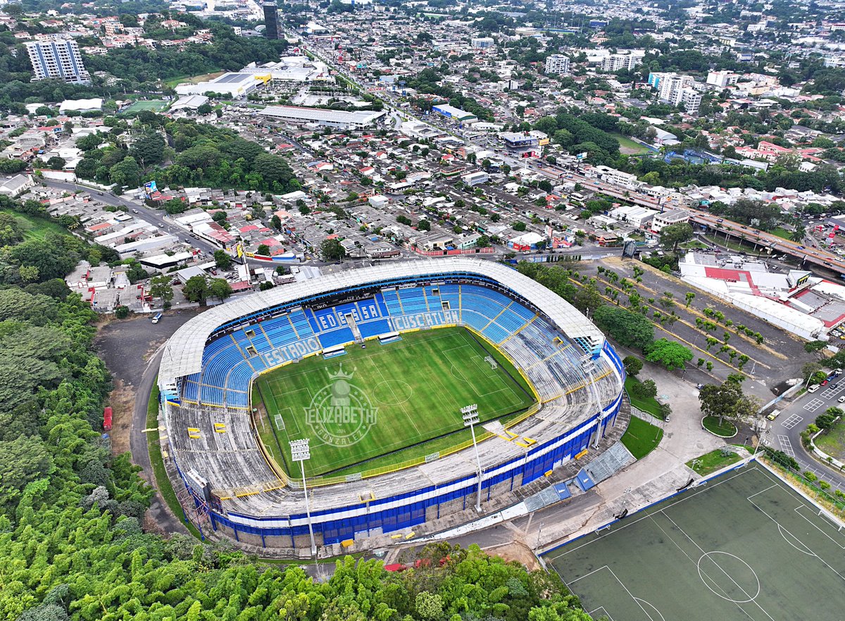 Les comparto esta fotografía que realicé hoy con drone del Estadio Monumental Cuscatlán de San Salvador. 

El martes 14 de octubre El Salvador y Guatemala se enfrentarán en un partido crucial en la eliminatoria para la Copa del Mundo 2026. 

#SeleMayor