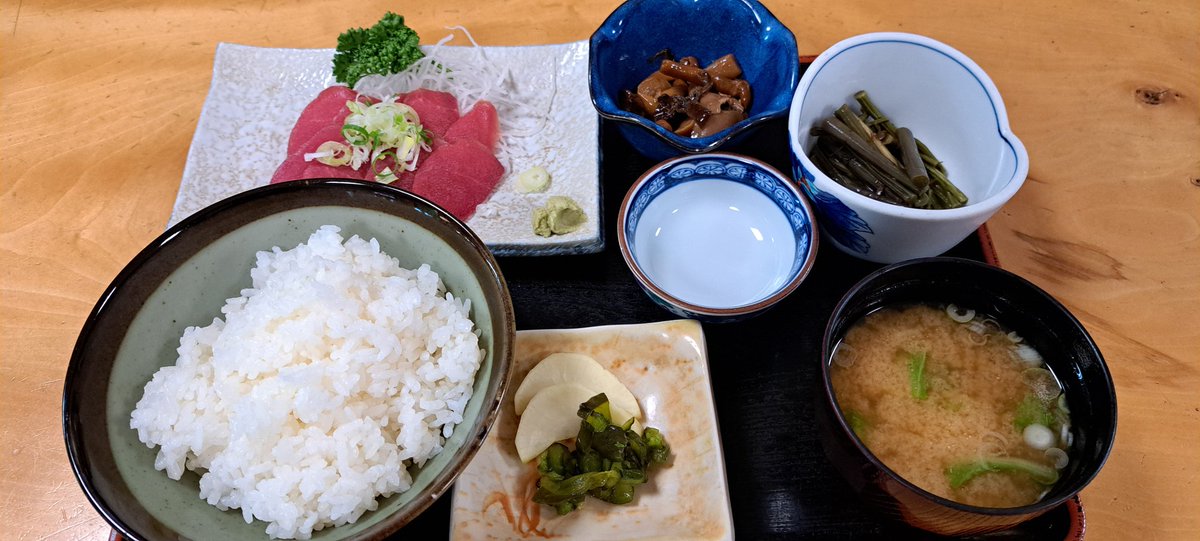 tsutomu303waves's tweet photo. 帰り道の湯西川温泉
鹿刺し定食と平家の里 https://t.co/ChiHZ9MuL1