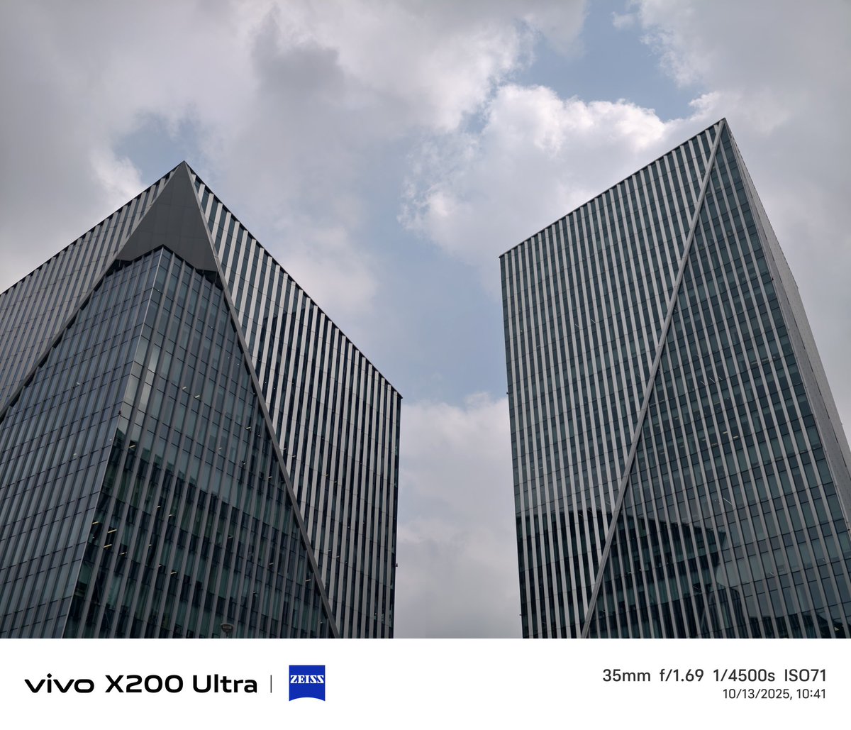 CConceptCreator's tweet image. Sooooo different then what i am used to as a dutch guy!! Well more so Arnhem^^ @Vivo_GLOBAL taken with x200 ultra #shotonsnapdragon