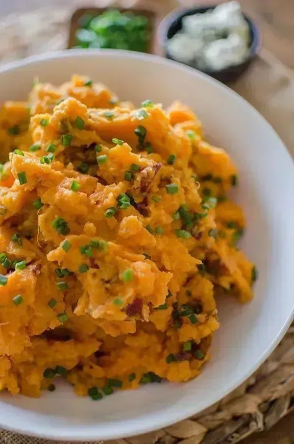 GOSH these sweet potatoes are DELICIOUS!

Recipe uses blue cheese, buttermilk and sweet potatoes. 💞

RECIPE: buff.ly/2PUueWG
#sweetpotatoes #foodie