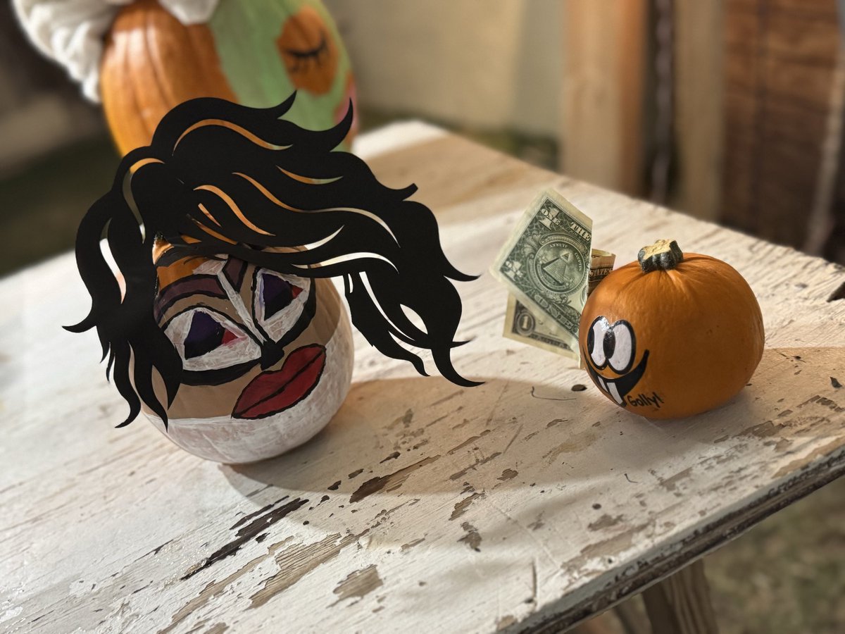 2trill2POTUS's tweet photo. omg not Miss Hallows Eve saying #SupportLocalDrag 🏳️🌈💸🪩🌈😛 https://t.co/it0RJB871q
