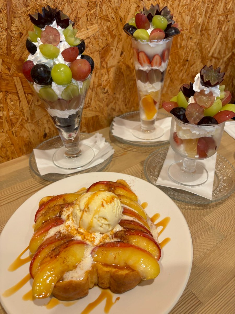 mmiyoko9's tweet photo. 秋の贅沢パフェ🍇
フルーツトースト🍎
三連休の至福のとき♡
#TRUEHEARTS
#ベジかける https://t.co/866gYgA5cq