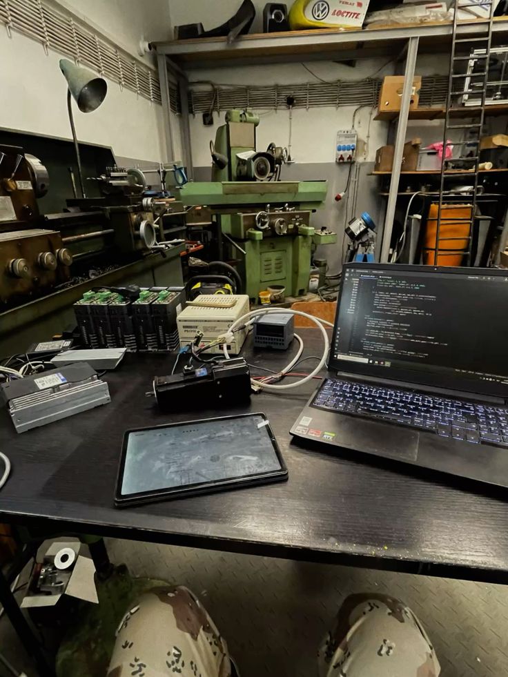 oprydai's tweet image. studying engineering is easy.
you’re literally surrounded by it.

your chair is a lesson in load distribution.
your fan; in rotational dynamics.
your phone; in embedded systems.
your car; in control theory.
your house; in structural engineering.

you don’t need a classroom.
you…