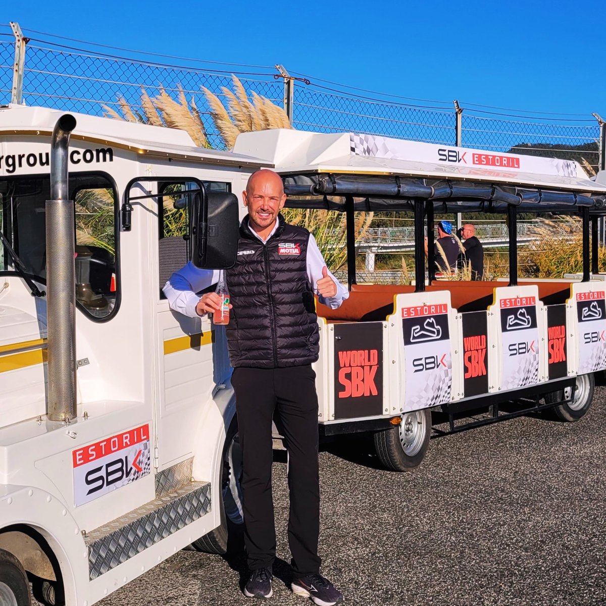 mhillofficial's tweet image. All aboard the SBK express.

Next stop Jerez 🇪🇸 for #SpanishWorldSBK

Thanks @Jarritos for making me feel #SuperGood on stage all weekend 🎤