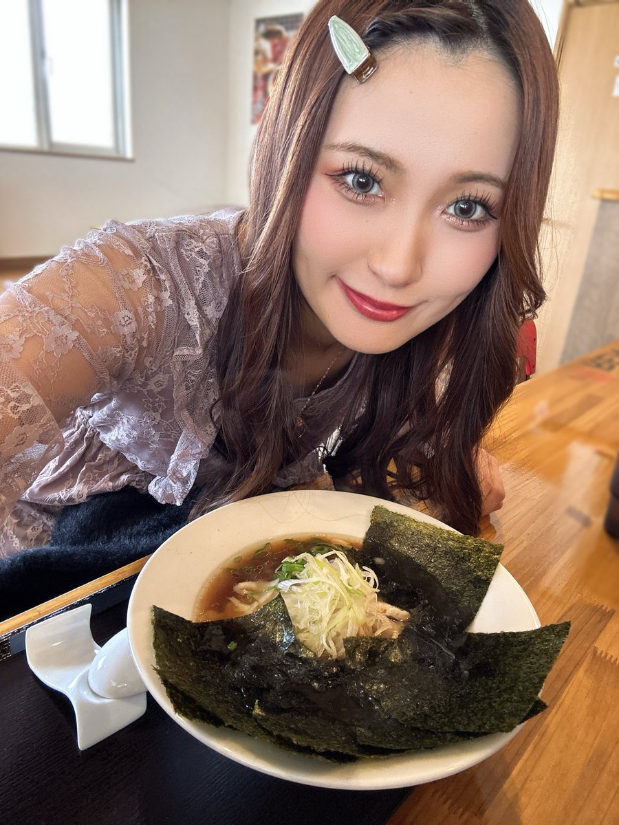 52tan_p's tweet photo. 【お昼の店内状況❣️】
・新鬼武者3🈵
・主役は銭形5🈵
私の台はAT終わっちゃったけど
これからどうかな〜!
ラーメン食べて頑張ります✨
#がちゃぽん苫小牧店 #PR
#RAMENLABREN
#のりトッピングしすぎた https://t.co/DVIESZx0Rt