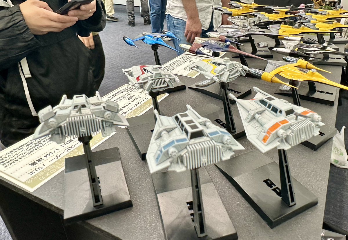 今回は新作の製作に手間取り最後のマスキング剥がしと作品カードのカットはブース裏でやる羽目になりウェザリングも間に合いませんでしたが（反省）とりま機体の形状と雰囲気は見ていただくことができました。
主催のらいとにんぐさん、テーマ展示の機会をありがとうございました！
#10m以下のメカ展