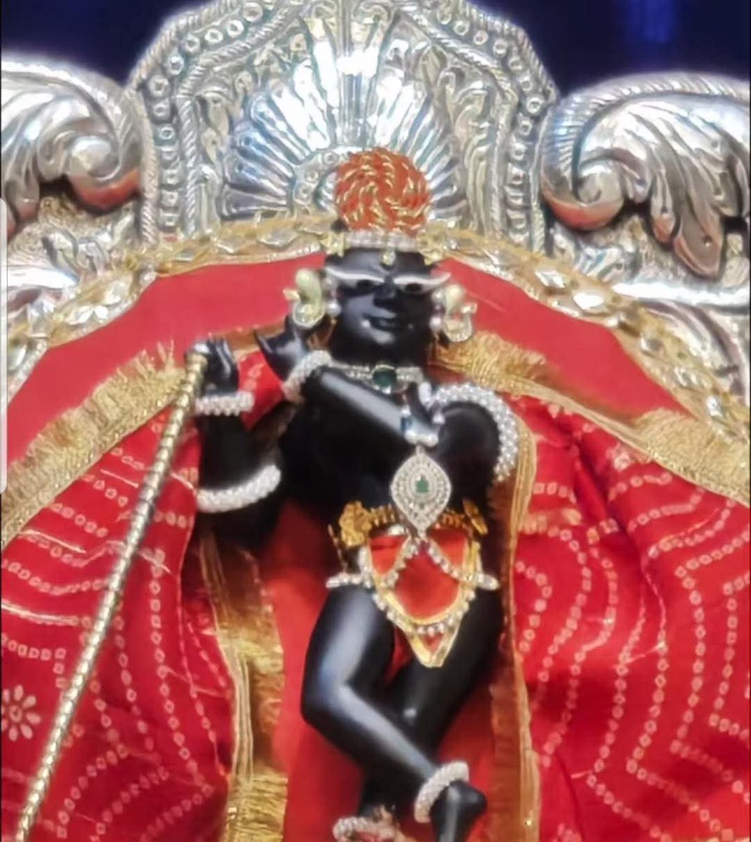 Sriradharaman's tweet image. 🐚  प्राणधन श्री राधारमण लाल मंडल🐚
         
🌹 श्री राधारमण लाल  🌹
   🌿 श्री गोपाल भटट् जी सेवायत 🌿
📷दिव्य *मंगला * आरती दर्शन📷
     🙏🏼 श्री राधारमणाय समर्पणम्🙏🏼