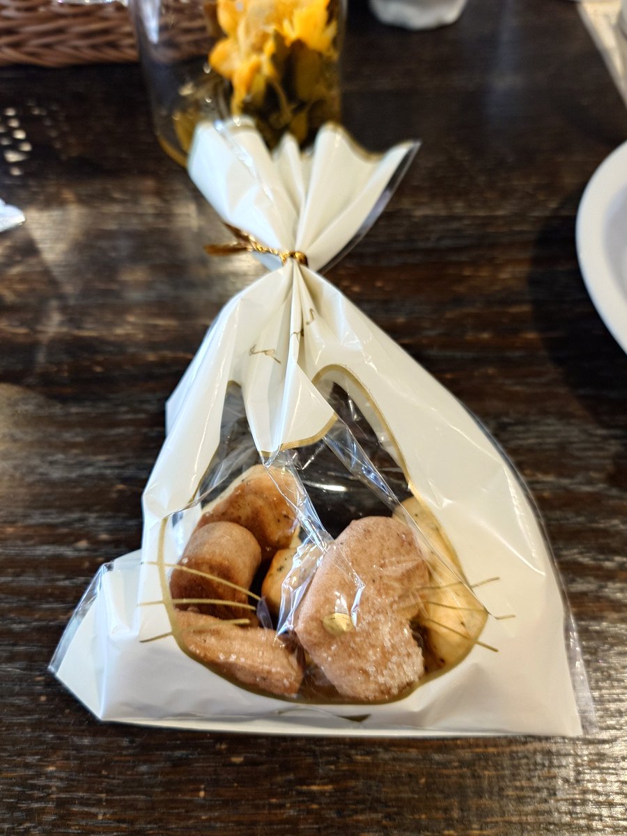 鹿ちゃんの手作りクッキー貰った！！！！！！
ﾔﾀ───ヽ(〃∀〃)ﾉ───♪