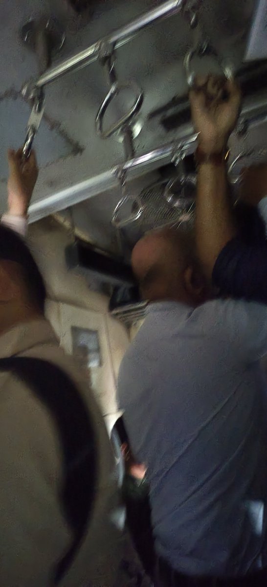 What a great service by <a href="/RailMinIndia/">Ministry of Railways</a> <a href="/Central_Railway/">Central Railway</a> that no light and fan is working in local train 9.50 Khandeswar to CSMT. Problem is in 1st class towards CSMT side. Thx <a href="/AshwiniVaishnaw/">Ashwini Vaishnaw</a> for such service. <a href="/RailwaySeva/">RailwaySeva</a> <a href="/aajtak/">AajTak</a> <a href="/BBCHindi/">BBC News Hindi</a> <a href="/RailYatri/">RailYatri</a>