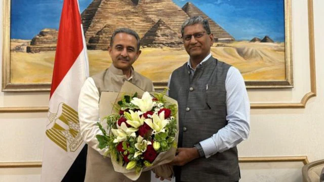 DDNewsUP's tweet image. विदेश राज्य मंत्री कीर्ति वर्धन सिंह शर्म अल-शेख में गाजा शांति शिखर सम्मेलन में शामिल होने के लिए प्रधानमंत्री नरेंद्र मोदी के विशेष प्रतिनिधि के रूप में ऐतिहासिक शहर काहिरा पहुंचे 

संयुक्त राष्ट्र महासचिव एंटोनियो गुटेरेस भी इस वार्ता में शामिल होंगे 

#GazaPeaceTalks…