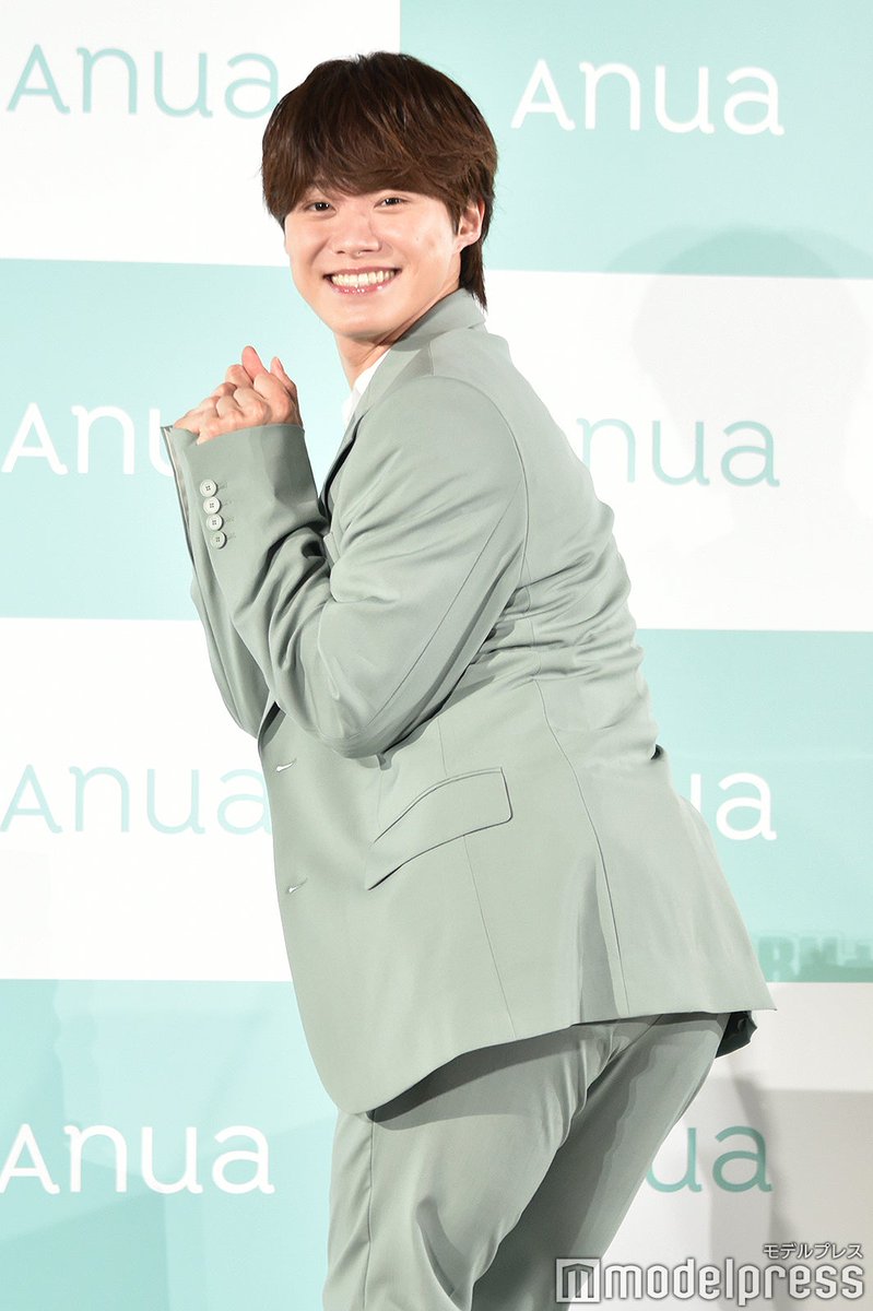 なにわ男子・大橋和也
“美肌を作る三大要素”明かす👦🏻💚

全力お尻プリンプリン披露🍮
「使ってな？」と記者にアピール

🔻「Anua」新CM発表会
mdpr.jp/news/4661388

「お集まりいただき…」というところを、「お祭りいただき」と言い間違えてしまい、会場を笑いに包んでいた。

#大橋和也 #Anua