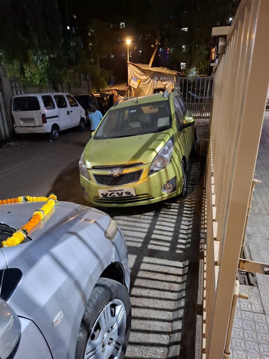 viralshah0's tweet photo. @MTPHereToHelp 

Car parked in front of gate

Building name :- shubh regency, kasturba road, mulund west

Please take action https://t.co/CPdRJCIeS6