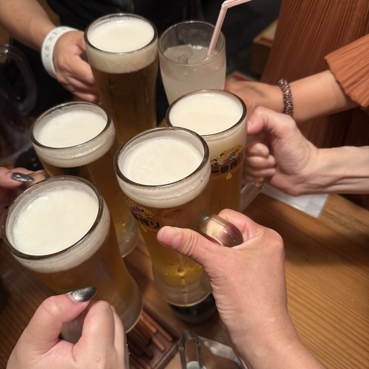 やまやの明太子の定食でランチだよ😋
乾杯🍻いただきまーす😆

唐揚げ脇のソースはめんたいソース✨