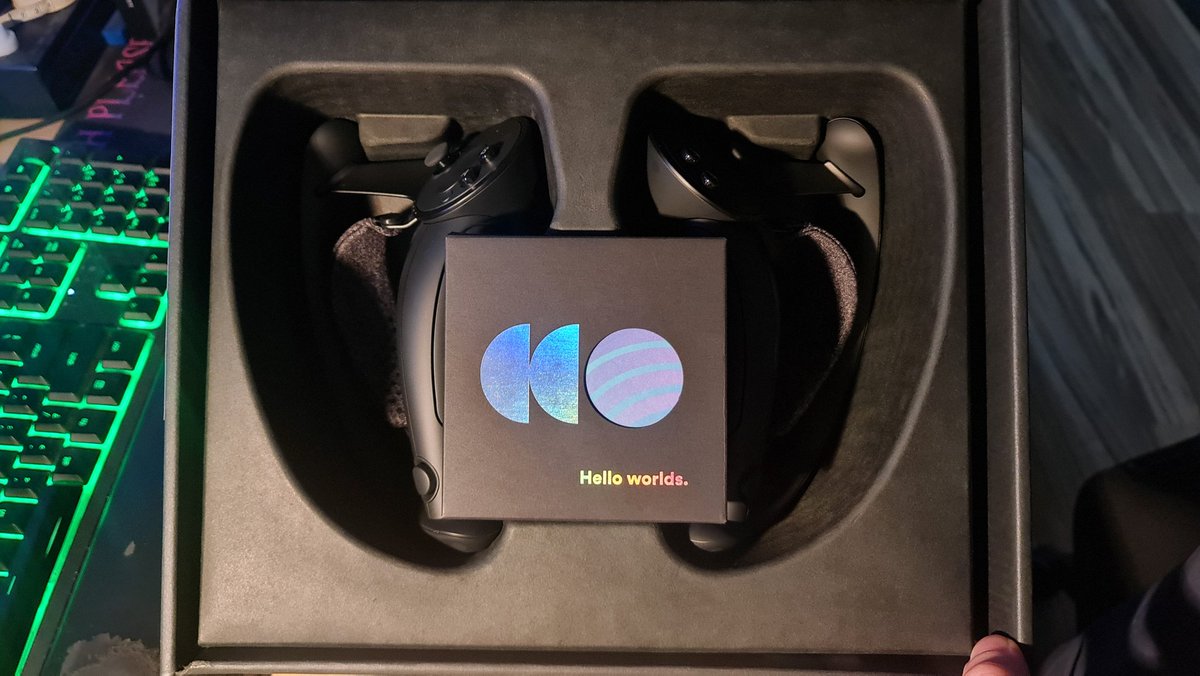Also new addition to my VR experience. 
Index controllers were a bday gift given to me by two close friends. 
The chest Somna strap and tracker for it I got myself.