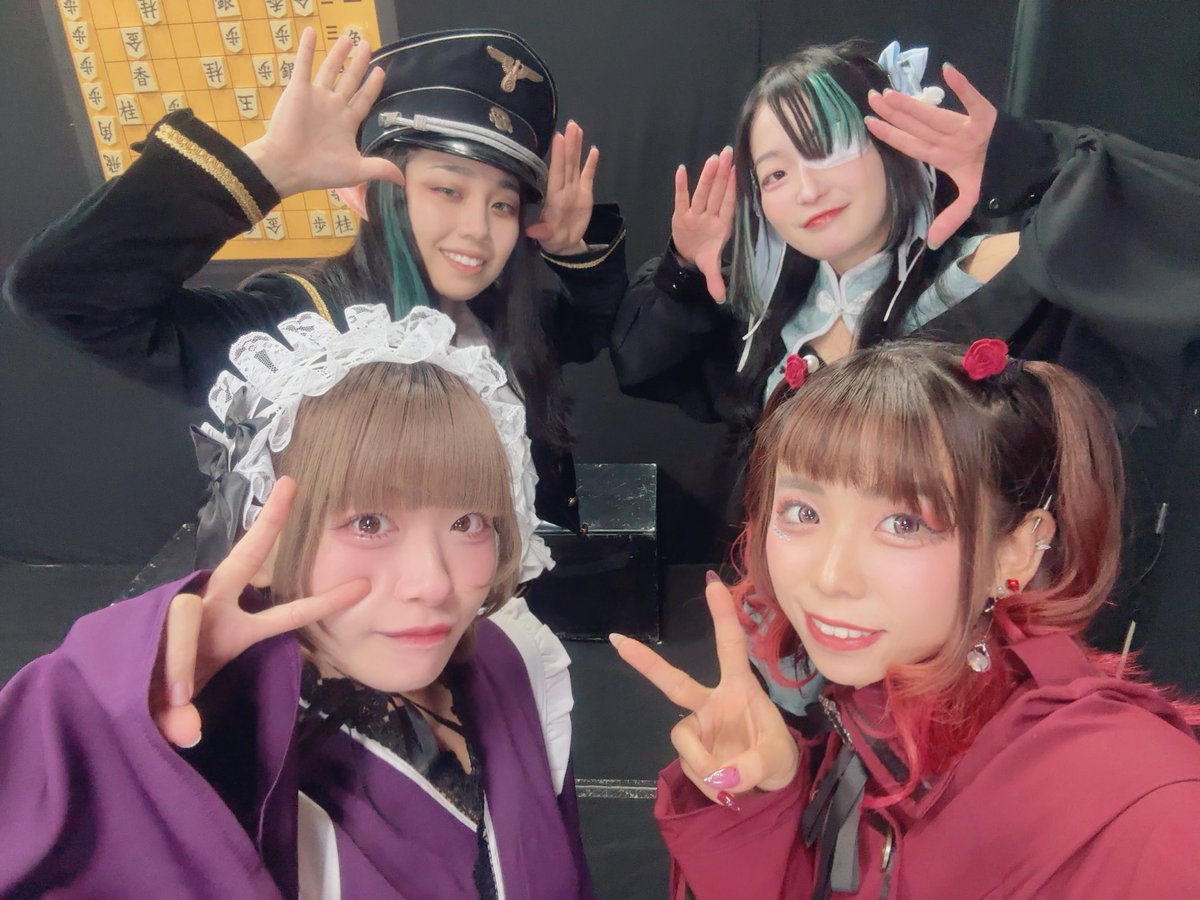 Aチー公演、開場しました✨

今日のAチームは変則ちーむ。

王将は
玉お姉ちゃんと角ちゃんとのバランスで
ヘアスタイルや装飾変えてたので

この回は衣装や髪型はB
髪飾りだけAにしてみました🌹

Aチームラスト！！！
走り抜けるぞ💪🏻

#魔法将棋2025