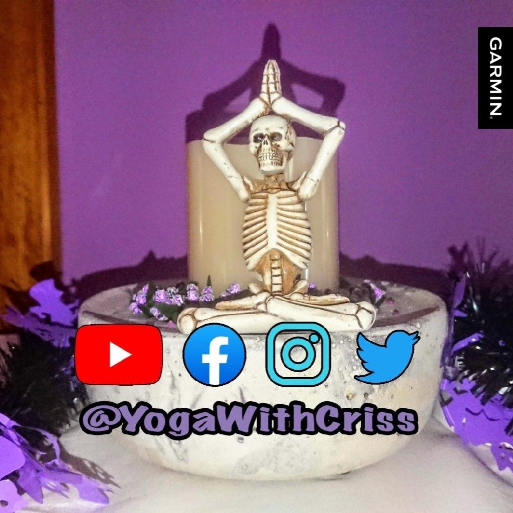 YogaWithCriss's tweet photo. Hoy tocó descanso del #reverseplank challenge.
Sólo hice un poco de yoga restaurativo para recuperar de la aporreada que le puse ayer a mis piernas. https://t.co/s5qN2FpHTT