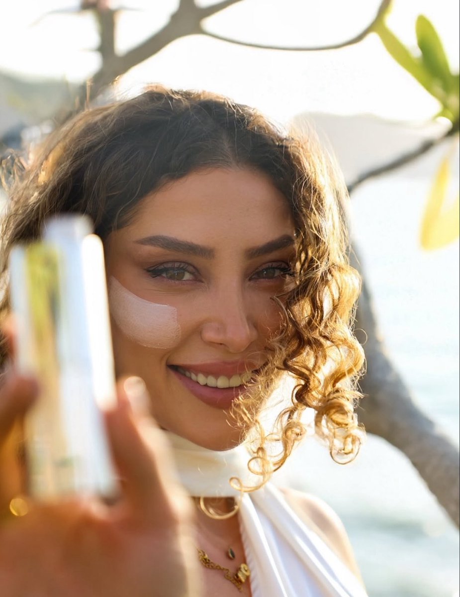 iLab101's tweet image. Under the sun, she shines—never hides. ☀️
Light as air, invisible on skin.
#iLab White Defense Mud — SPF50+ protection that feels like nothing, looks like everything.

Hashtags（建议搭配）
#iLab #ExtremeSportsSkincare #SunProtection #CoralFriendly #SPF50