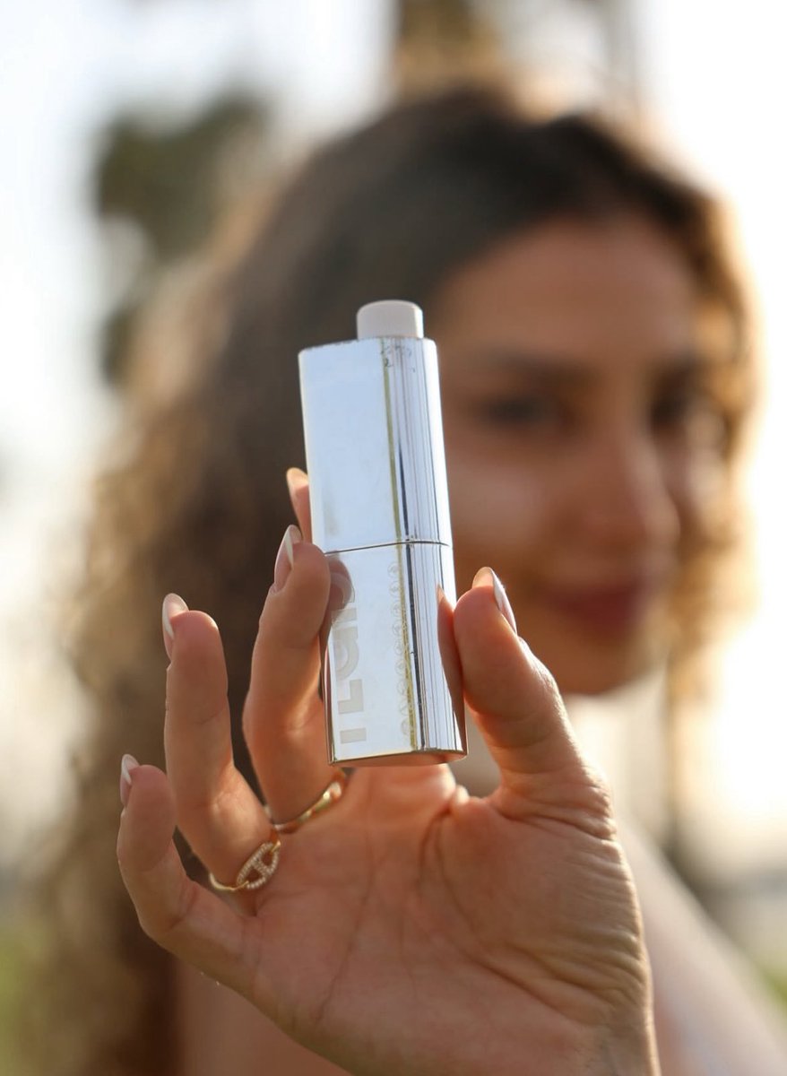 iLab101's tweet image. Under the sun, she shines—never hides. ☀️
Light as air, invisible on skin.
#iLab White Defense Mud — SPF50+ protection that feels like nothing, looks like everything.

Hashtags（建议搭配）
#iLab #ExtremeSportsSkincare #SunProtection #CoralFriendly #SPF50