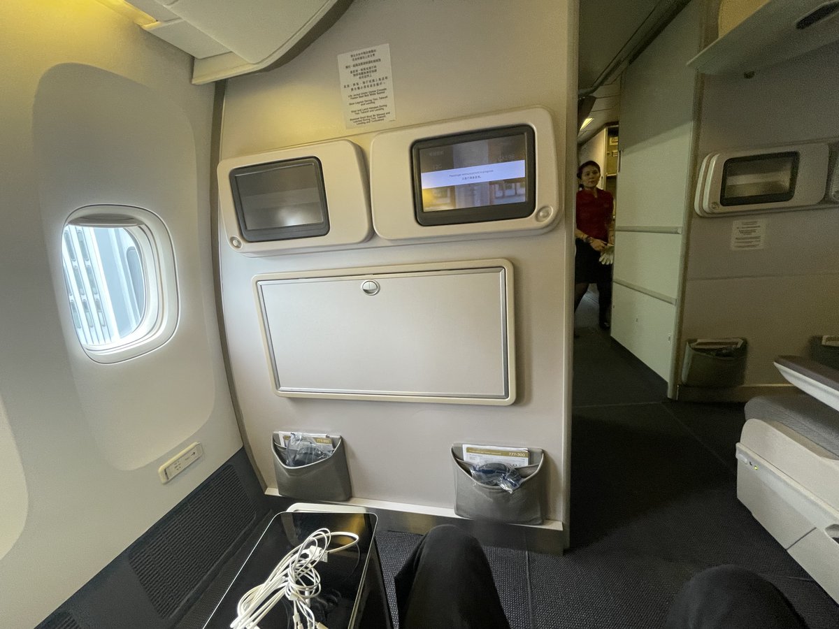 生まれて初めてビジネスクラスに乗った時、ステージがワンランク上がった気がする。

ただの飛行機じゃなくて、「成功者が見てる景色」そのものだった。

席に座った瞬間、もう戻れないと思った。

この空気を“当たり前”にする。

ビジネスやファーストクラスに乗れるくらい稼ぎまくると決めた。