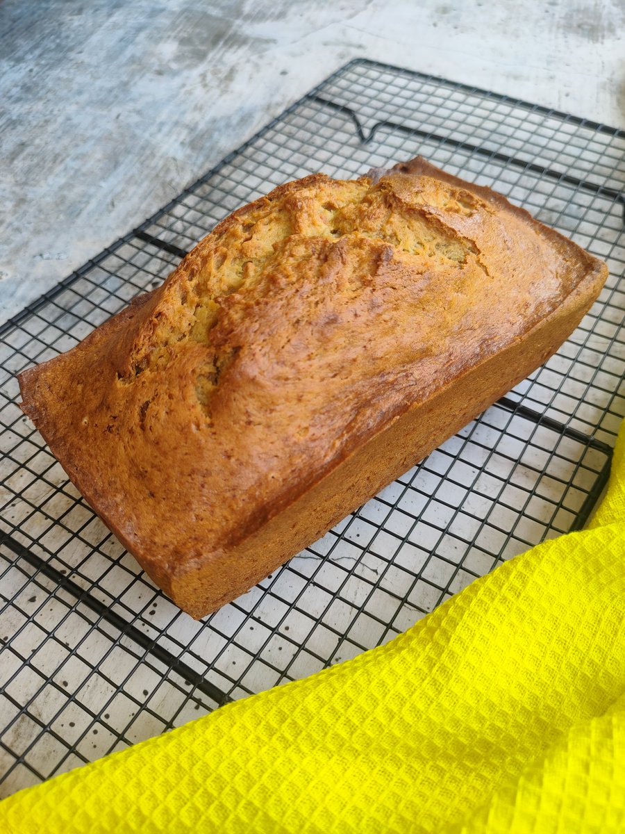 Pananatv's tweet photo. Let's eat fam!! Banana bread... 🍞🍞🤤 https://t.co/2yMGH3qvQi