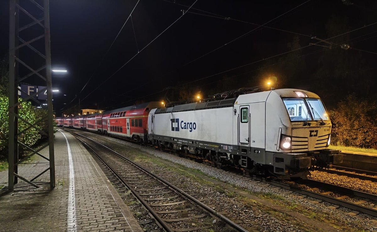 První push-pull jednotka společnosti DB Regio (NIM Express) dorazila v noci z 11. na 12. října 2025 do České republiky. V závodě <a href="/SkodaGroupCZ/">Škoda Group CZ</a> v Šumperku bude provedena její generální oprava. Následovat by mělo dalších pět jednotek.
