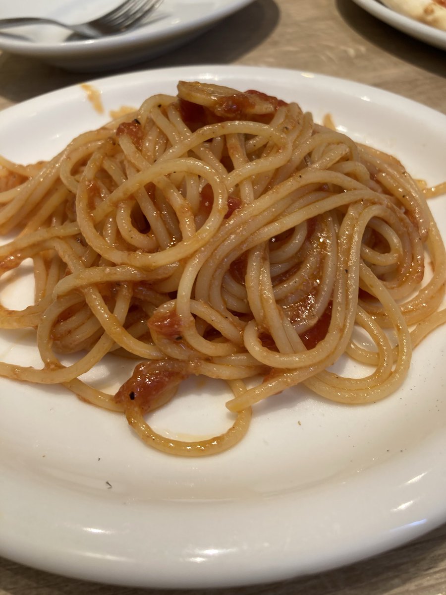kuromarudango's tweet photo. トマトとにんにくのスパゲッティ

#飲んでるか敷嶋ァ https://t.co/IcuYYHTxXj