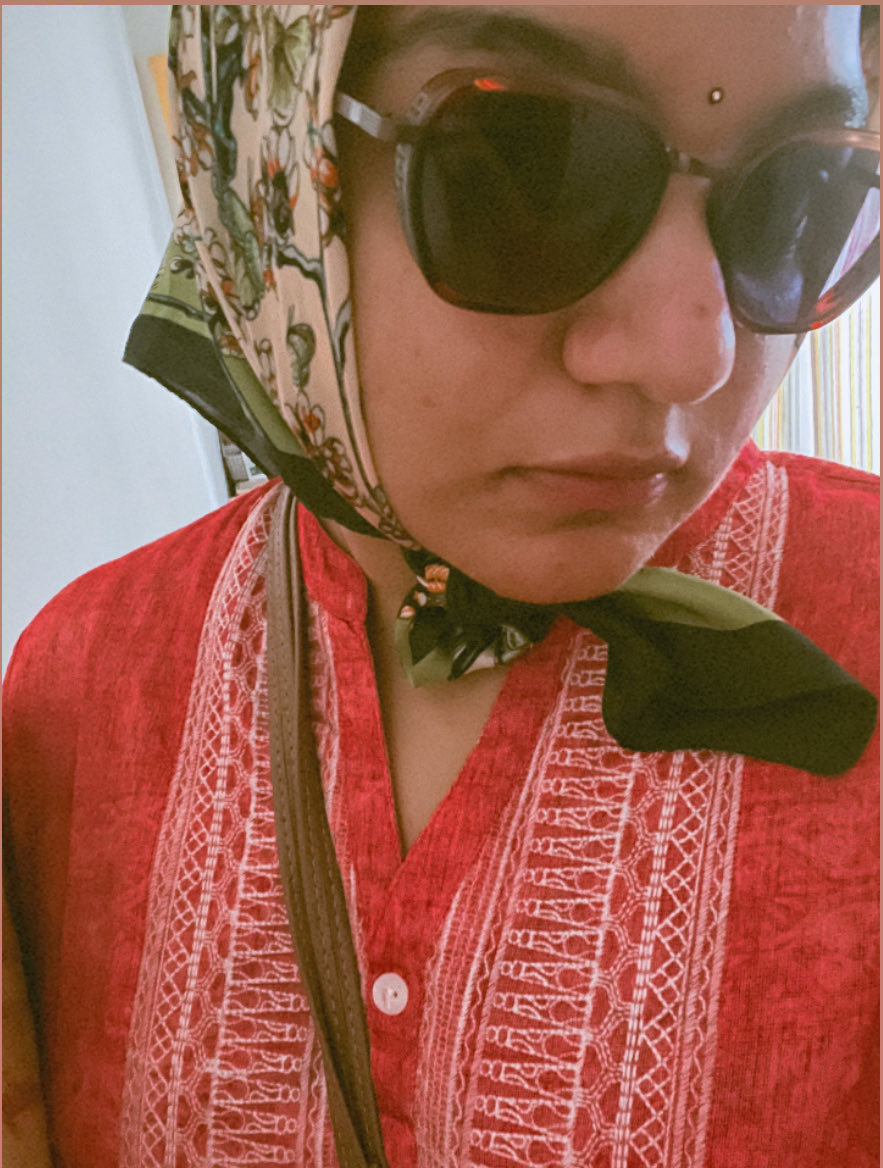 Kihycat's tweet image. The fact he looks so better than me is frying me 😭😭

Anyway us bringing back scarf and sunglasses fashion back 😎💅

#monbebeselcaday #mbbsd #monstax #kihyun