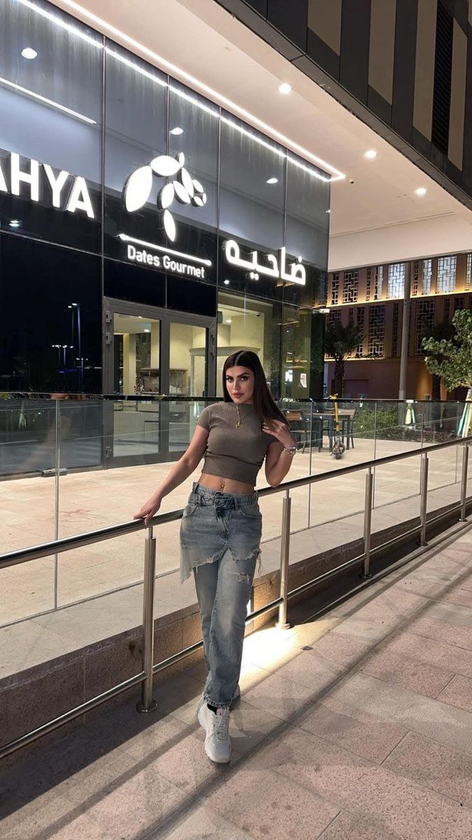 نبدأ اليوم بالخضوع للعظيمة أشتي حديد 
يلا يا كلب خليك مطيع وانبح 
#ديوتْ_بدوي #ديوت_أمي #كلب #معصيتي_رحتييًِِ