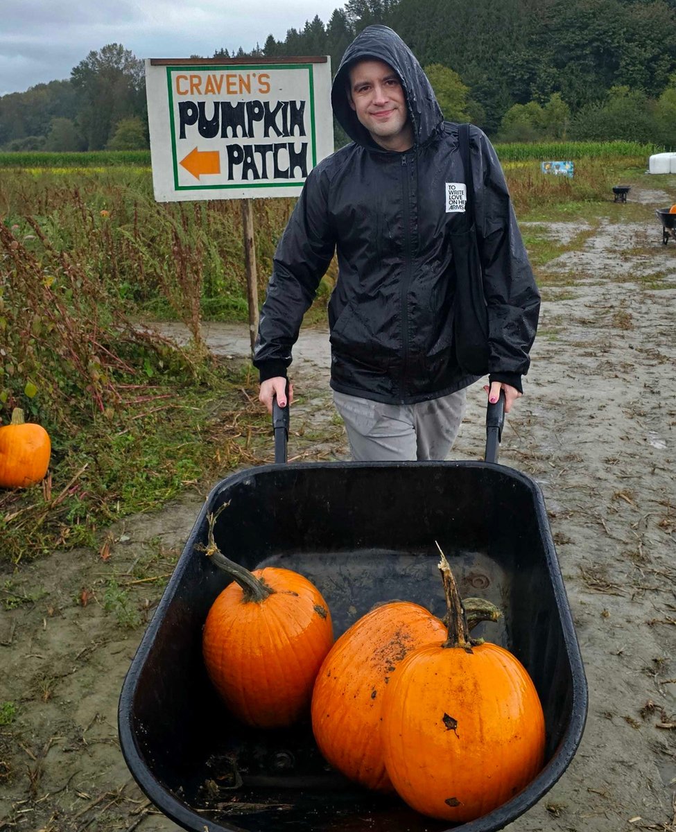 Guess what I plan to do with one of these pumpkins 😏