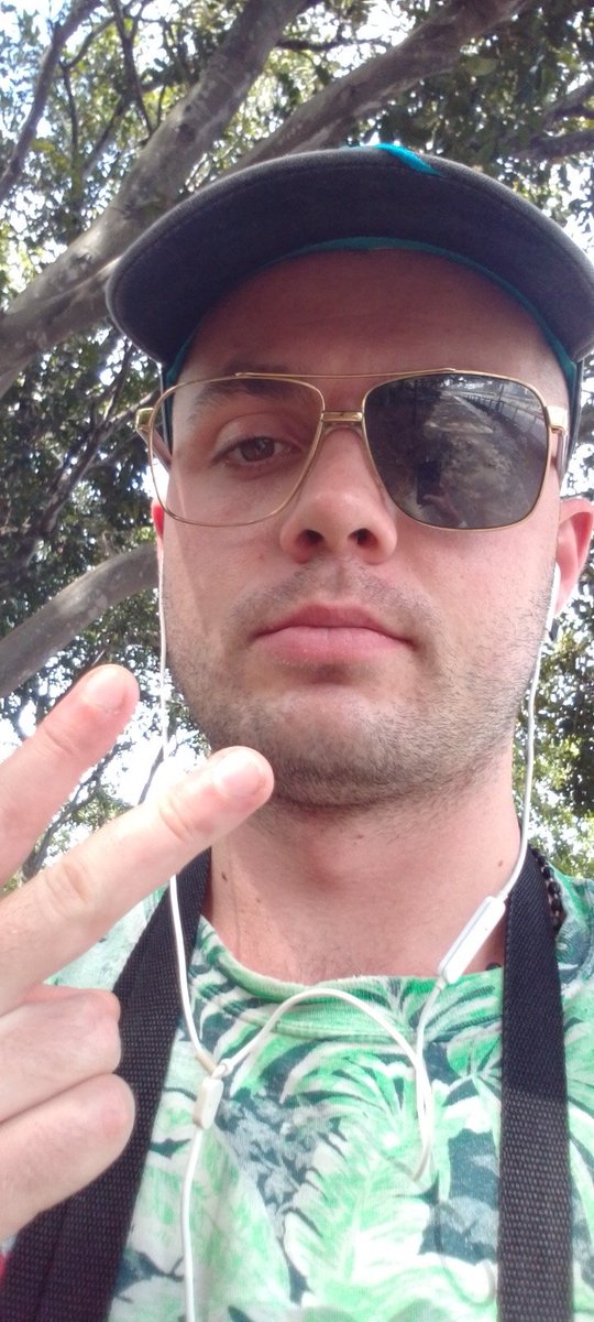 marcusposki's tweet photo. lens keeps falling out, fuck it we ball https://t.co/wGCwQeWMgW