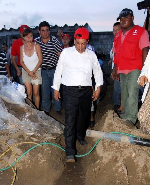 A estas horas el tío Fide ya anduviera repartiendo billetes y pintura roja para restaurar todo.. 😪