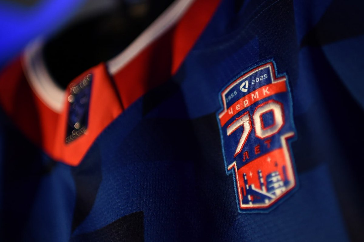 KHL_Esp's tweet photo. 🦁🔵 El jueves 9 de octubre #Severstal jugó en casa con un uniforme alternativo azul.
» El club dedicó la camiseta al 70º aniversario de la planta metalúrgica de Cherepovets.
#КХЛ | #КубокГагарина | #CopaGagarin | #KHL | #GagarinCup