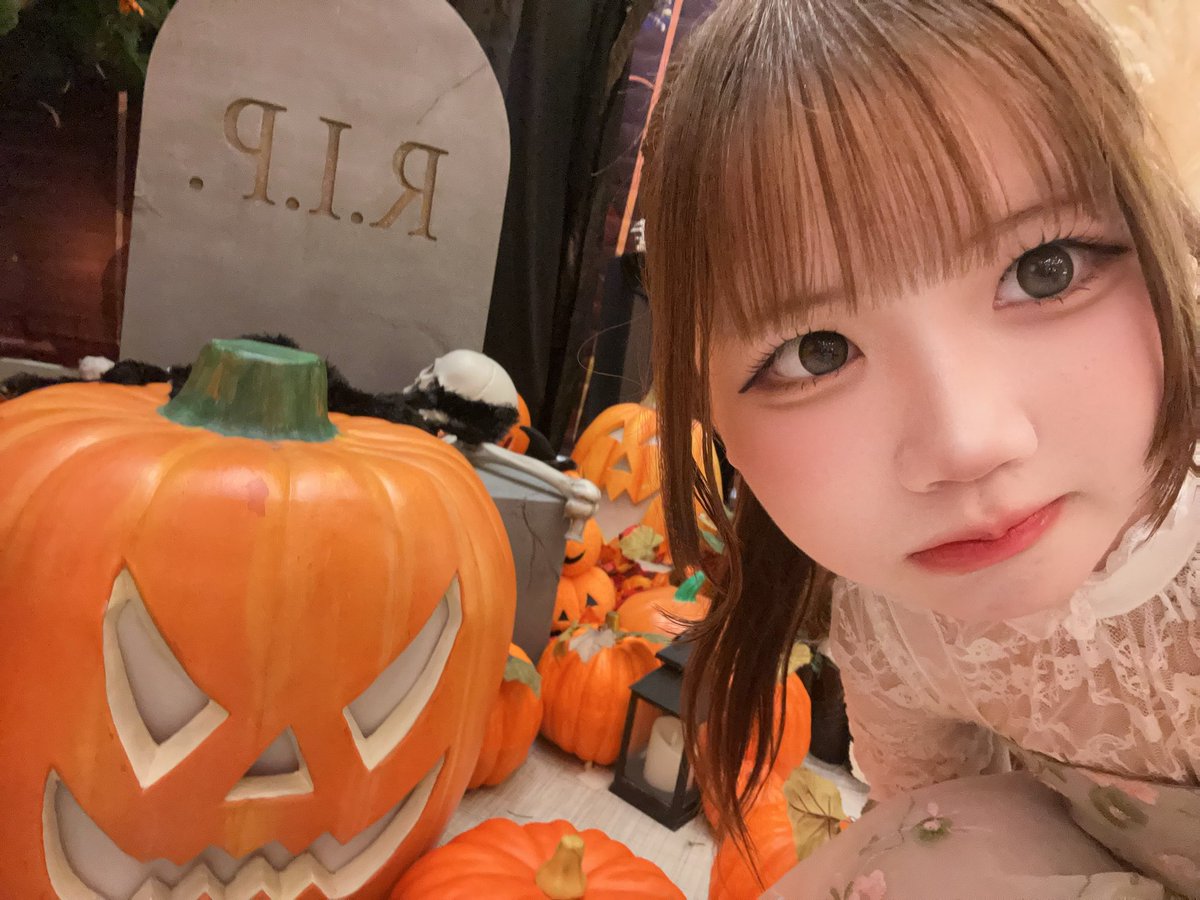 おはよー！
三連休最終日😭終わるの早いい
そして３日連続ライブも本日で終了❤️‍🔥
心斎橋KuRaGeさんで待ってます(𓂂꜆◕⩊◕꜀𓂂)