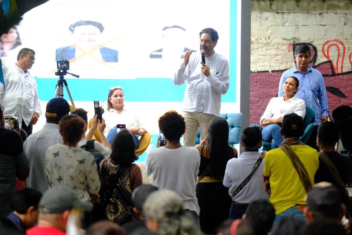 #MiPaís 🇨🇴 | Iván Cepeda visitó este domingo a Santa Marta, donde se encontró con las comunidades del Magdalena y presentó su proyecto político. 

En su intervención señaló que la revolución democrática que propone, la interpreta como un proceso de diálogo nacional en torno a los