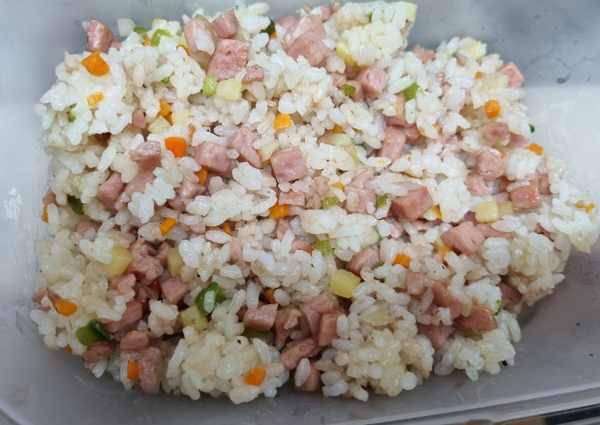 fsella5's tweet photo. 새벽같이 출근하시는 주인님을 위한 사랑의 도시락 😆
맛 없어도 매번 맛있다고 해주시는 주인님 🥹🖤 https://t.co/KjY6cACQcN